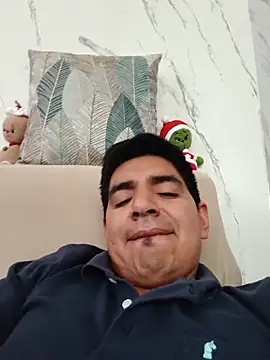 Snapshot of latino17 chatting on December 1, 2025, 5:51 pm latino17 online show from December 1, 2025, 5:51 pm