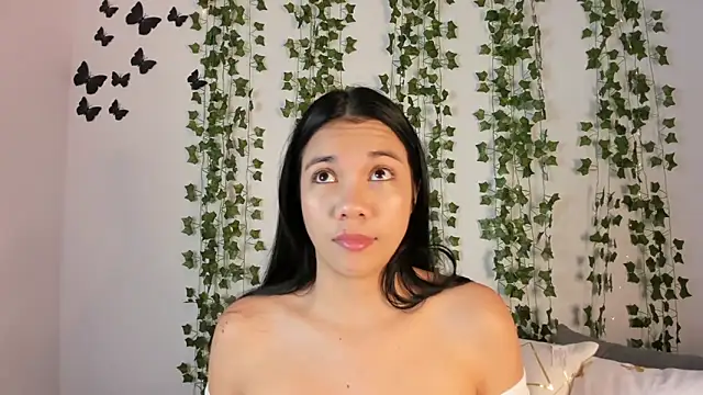 Snapshot of Emiily_Parkerr chatting on February 10, 2026, 2:59 am Emiily Parkerr online show from February 10, 2026, 2:59 am