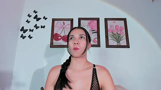 Snapshot of Emiily_Parkerr chatting on July 14, 2026, 8:58 pm Emiily Parkerr online show from July 14, 2026, 8:58 pm