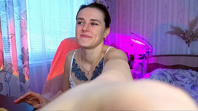 Bella  Swoon online show from February 7, 2026, 4:05 am