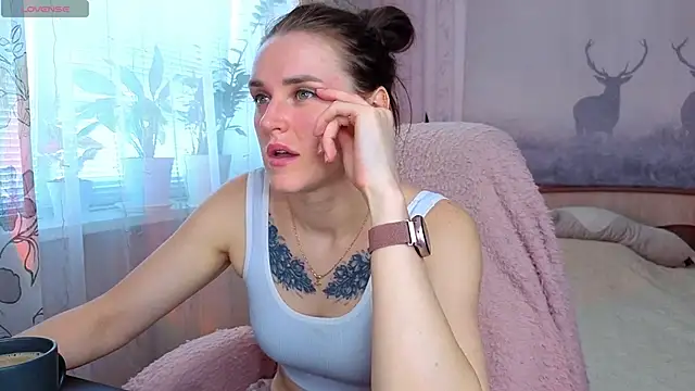 Snapshot of Bella__Swoon chatting on May 26, 2026, 5:25 am Bella Swoon online show from May 26, 2026, 5:25 am