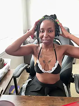 LeyaHoneybuns online show from February 11, 2026, 4:34 pm