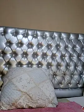 YourSubDesire online show from April 15, 2026, 12:12 pm