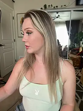 lexi luv online show from February 6, 2025, 10:21 pm