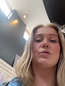 lexi luv online show from March 7, 2025, 8:00 pm