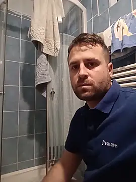 Snapshot of LucianM6 chatting on November 18, 2025, 2:32 pm LucianM6 online show from November 18, 2025, 2:32 pm