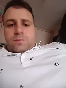 Snapshot of LucianM6 chatting on November 20, 2025, 7:19 am LucianM6 online show from November 20, 2025, 7:19 am