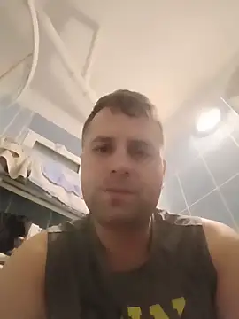 Snapshot of LucianM6 chatting on November 21, 2025, 8:29 pm LucianM6 online show from November 21, 2025, 8:29 pm