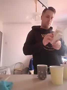 Snapshot of LucianM6 chatting on November 24, 2025, 6:35 am LucianM6 online show from November 24, 2025, 6:35 am