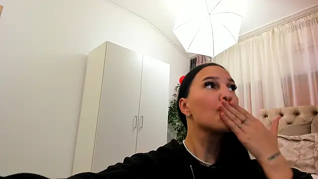 OliviaRimes online show from February 20, 2025, 6:50 am