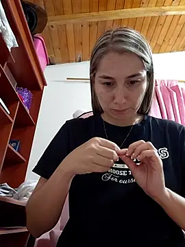 Iris love18 online show from February 5, 2026, 11:20 pm