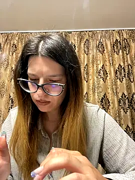 NadiraNoor online show from October 18, 2025, 4:41 pm