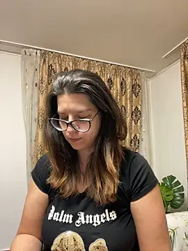 NadiraNoor online show from March 18, 2026, 11:30 pm