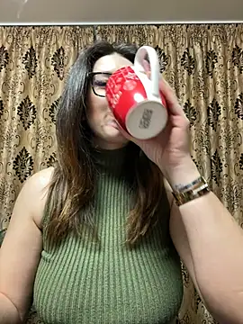 NadiraNoor online show from April 5, 2026, 7:11 pm