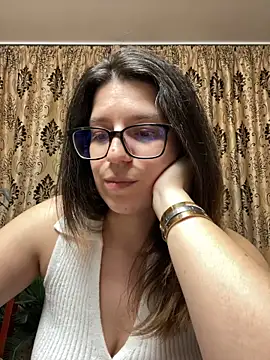 NadiraNoor online show from April 10, 2026, 11:20 pm