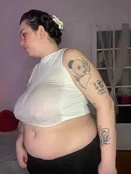 Snapshot of milkyhonybaby chatting on February 9, 2025, 2:38 am milkyhonybaby online show from February 9, 2025, 2:38 am