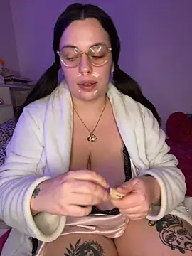 Snapshot of milkyhonybaby chatting on March 5, 2025, 12:16 am milkyhonybaby online show from March 5, 2025, 12:16 am