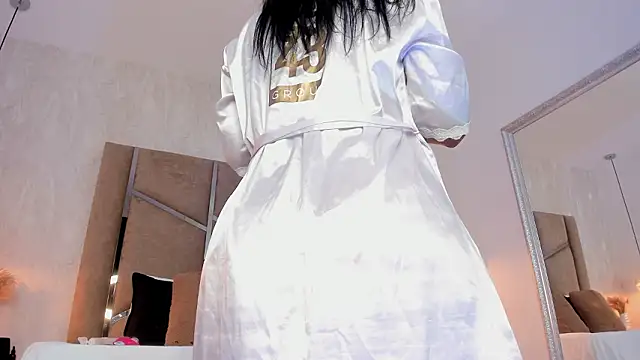 Martinaa Jones  online show from March 9, 2026, 12:42 pm