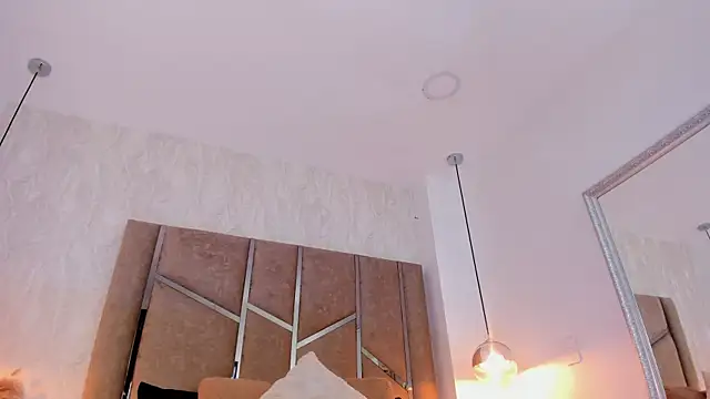 Martinaa Jones  online show from March 23, 2026, 12:53 pm