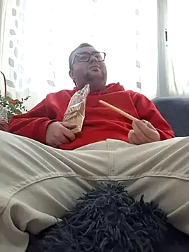 Javier bear online show from December 4, 2025, 2:04 pm