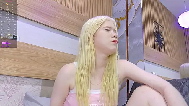 Elif blond online show from August 4, 2026, 9:39 pm
