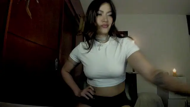 Snapshot of Lucyerobbie chatting on April 27, 2026, 1:03 am Lucyerobbie online show from April 27, 2026, 1:03 am