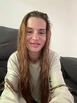 Snapshot of EmiliaCatalina chatting on March 6, 2026, 6:37 pm EmiliaCatalina online show from March 6, 2026, 6:37 pm