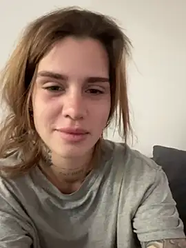Snapshot of EmiliaCatalina chatting on March 8, 2026, 4:22 pm EmiliaCatalina online show from March 8, 2026, 4:22 pm