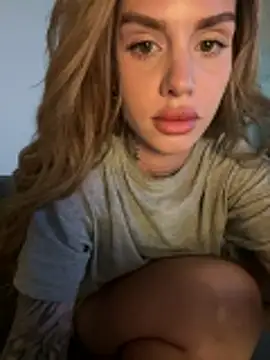 Snapshot of EmiliaCatalina chatting on March 13, 2026, 1:01 am EmiliaCatalina online show from March 13, 2026, 1:01 am