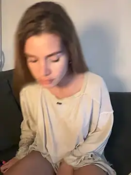 Snapshot of EmiliaCatalina chatting on March 19, 2026, 11:31 pm EmiliaCatalina online show from March 19, 2026, 11:31 pm