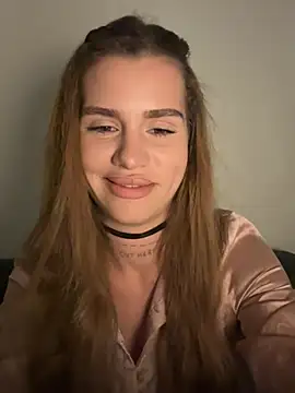 Snapshot of EmiliaCatalina chatting on March 29, 2026, 12:10 am EmiliaCatalina online show from March 29, 2026, 12:10 am
