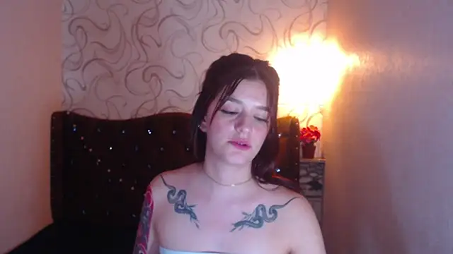 LiaHarryis online show from February 28, 2025, 11:45 pm