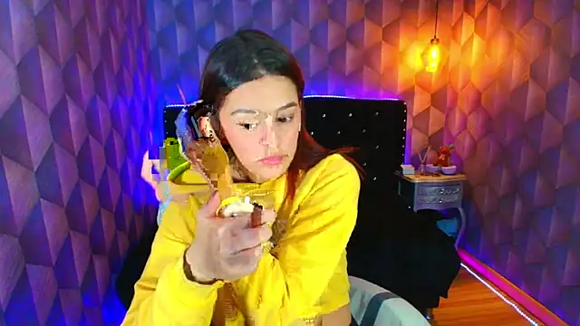 LiaHarryis online show from December 17, 2025, 5:19 pm