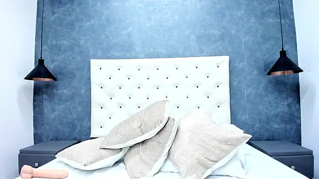 NICOLSKINNY1 online show from October 8, 2025, 9:56 pm