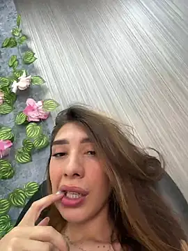 NICOLSKINNY1 online show from April 30, 2026, 4:35 pm