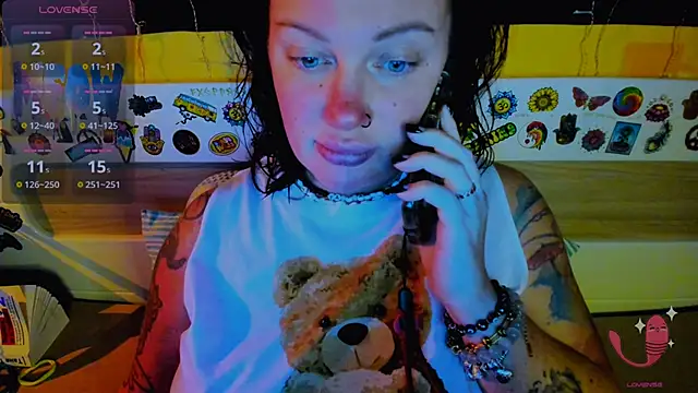 EllieOz online show from November 20, 2025, 5:56 pm