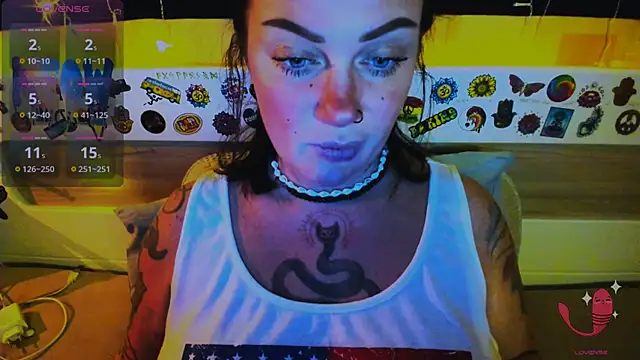 Snapshot of EllieOz chatting on January 17, 2026, 2:22 pm EllieOz online show from January 17, 2026, 2:22 pm