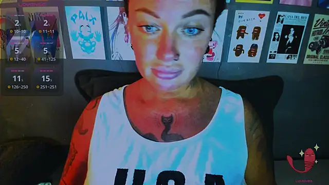 Snapshot of EllieOz chatting on April 6, 2026, 4:52 pm EllieOz online show from April 6, 2026, 4:52 pm