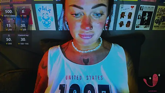 Snapshot of EllieOz chatting on April 8, 2026, 5:02 pm EllieOz online show from April 8, 2026, 5:02 pm