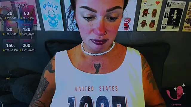 EllieOz online show from April 18, 2026, 2:43 pm
