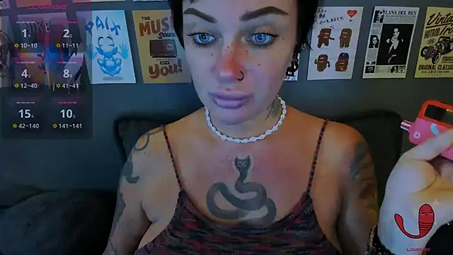 EllieOz online show from July 7, 2026, 2:32 pm