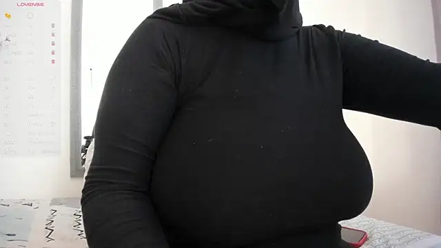 Snapshot of Amina_hafsa chatting on March 13, 2026, 7:53 pm Amina hafsa online show from March 13, 2026, 7:53 pm