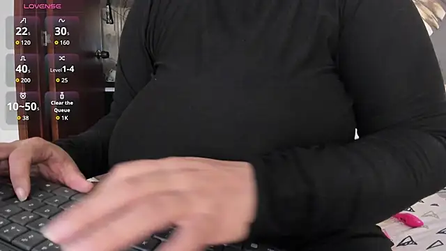 Snapshot of Amina_hafsa chatting on April 12, 2026, 3:06 pm Amina hafsa online show from April 12, 2026, 3:06 pm