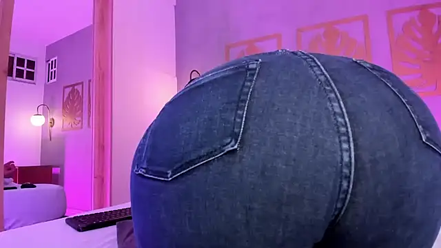 Snapshot of majo_rosse_ chatting on November 4, 2025, 7:46 pm majo rosse online show from November 4, 2025, 7:46 pm