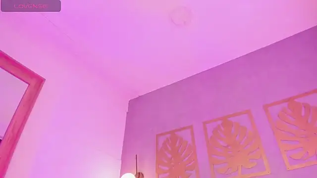 majo rosse  online show from March 30, 2026, 8:54 pm