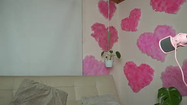 roselinedior online show from March 3, 2025, 4:14 pm