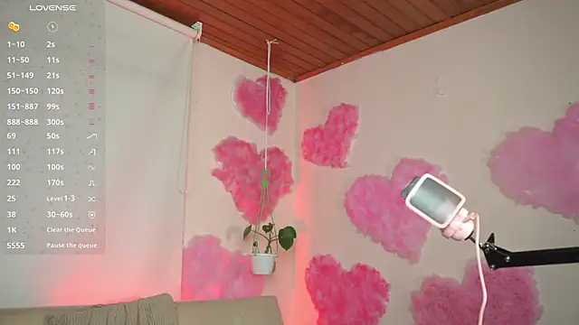 roselinedior online show from March 6, 2025, 4:38 pm