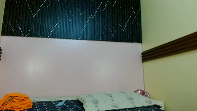 VeronicaRobles online show from October 7, 2025, 6:49 pm