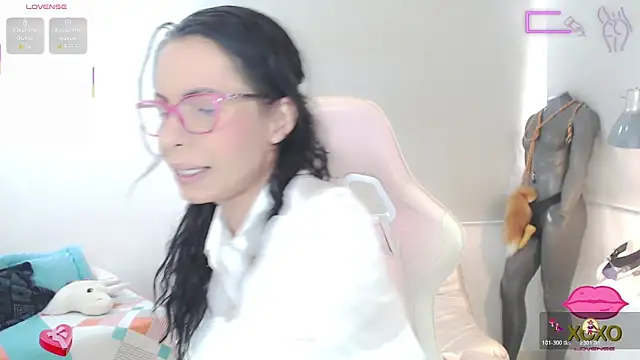 sasha mom69  online show from October 19, 2025, 3:01 pm