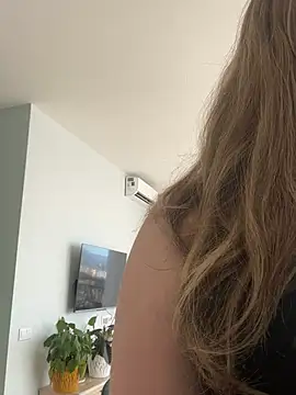 curvyflawless online show from March 5, 2025, 7:16 am